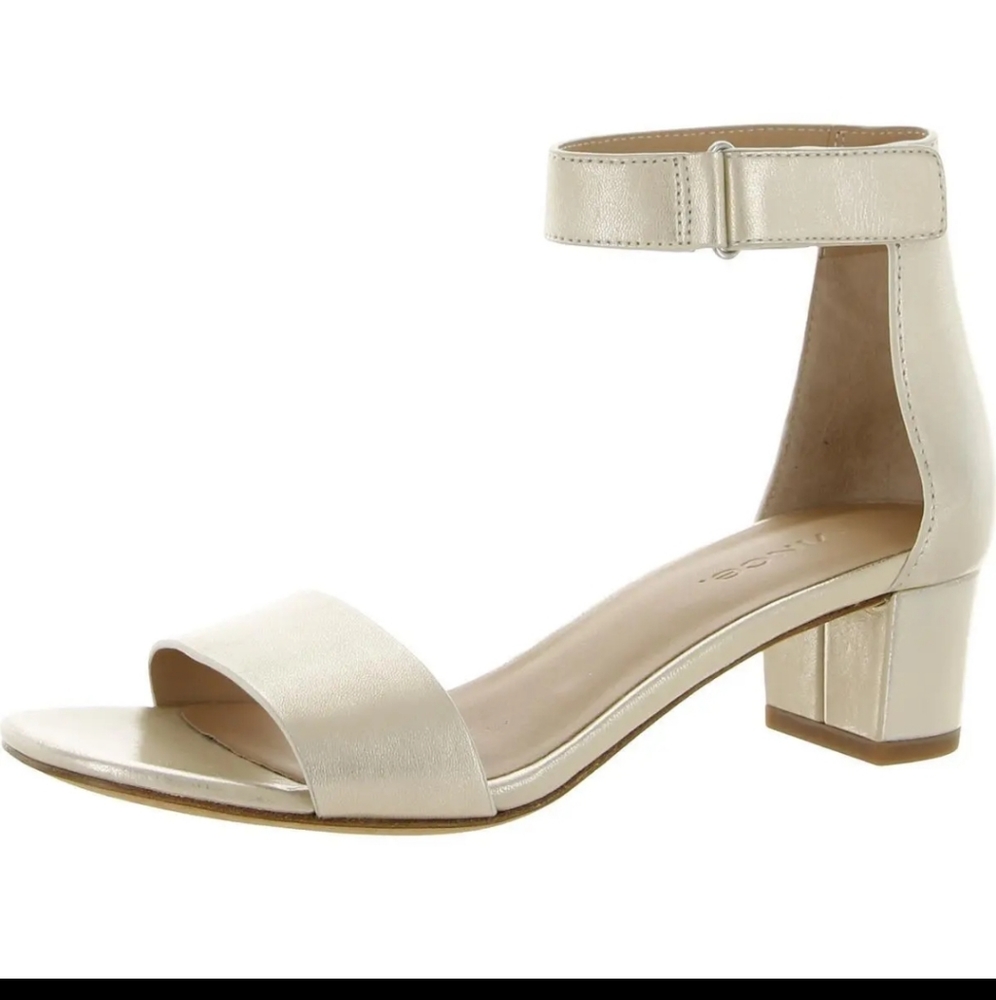 Vince Rita Sandals Champagne NWB sz 7.5